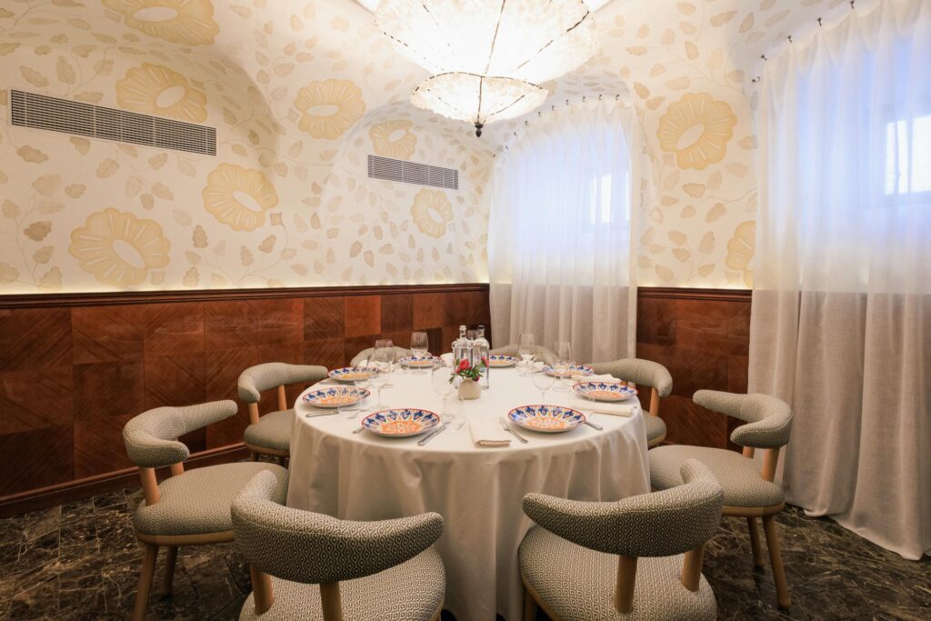 Малый VIP зал слайд 1